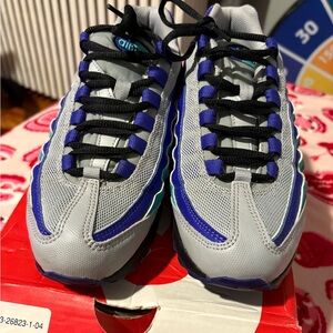 Nike Air Max '95 GS in Wolf Gray and Black